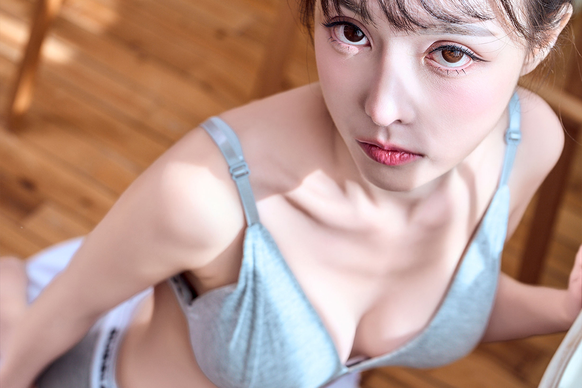 민아